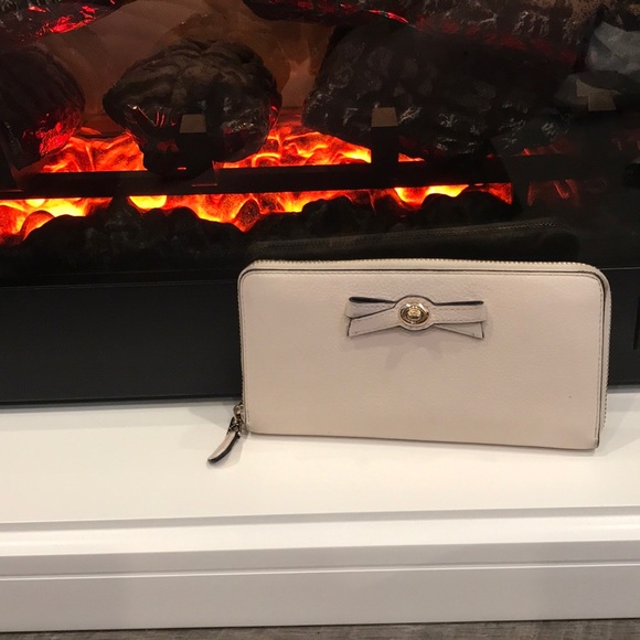 Coach Accessories - 🎀FIRST OFFER TAKES IT🎀